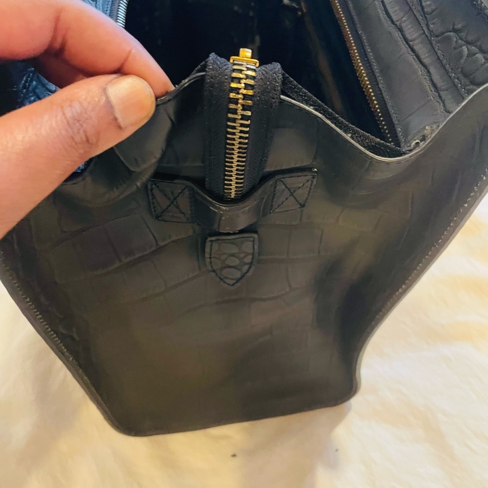 Celine Black Croc-Embossed BagCeline Crocodile Embossed Leather Bag - Picture 4 of 14